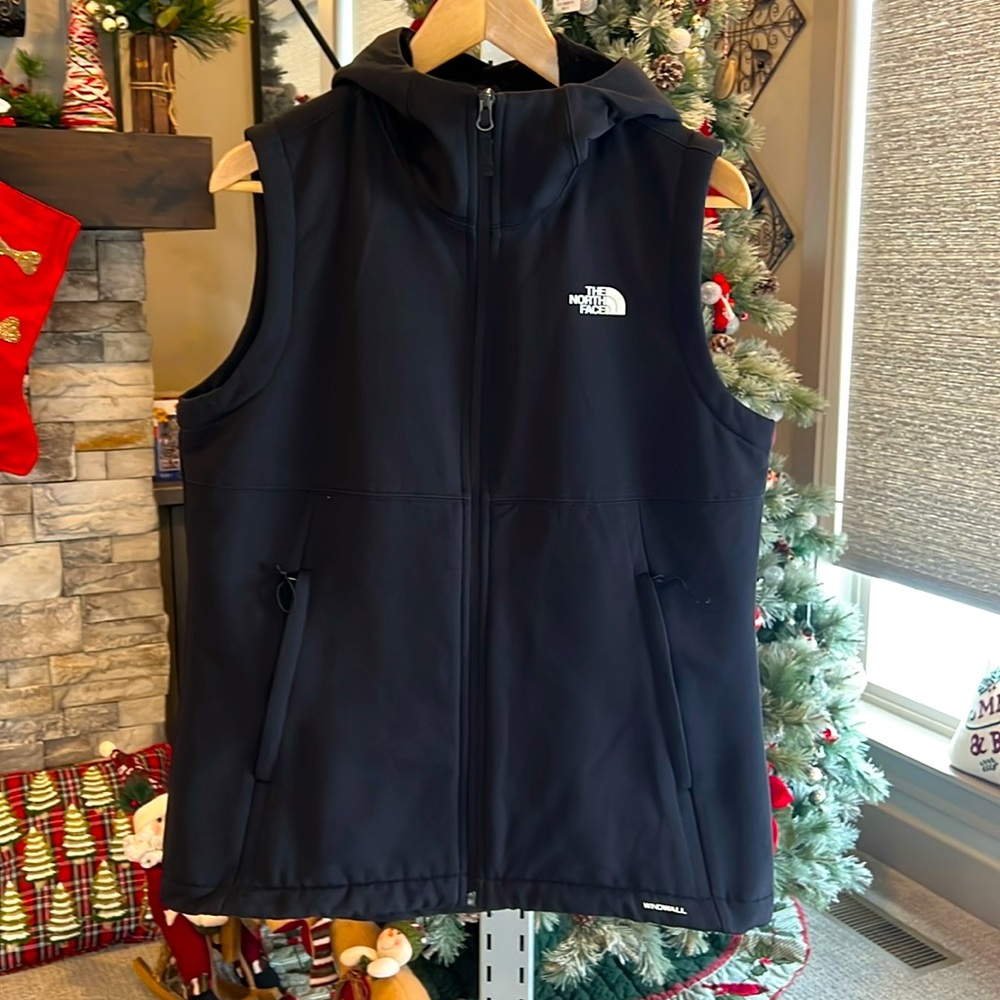 Women’s North Face fleece line vest.
